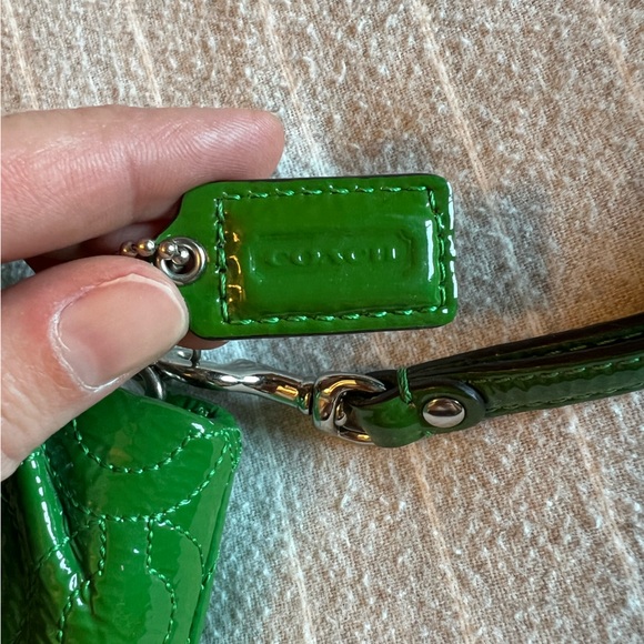 Coach green clutch wristlet - Picture 3 of 4